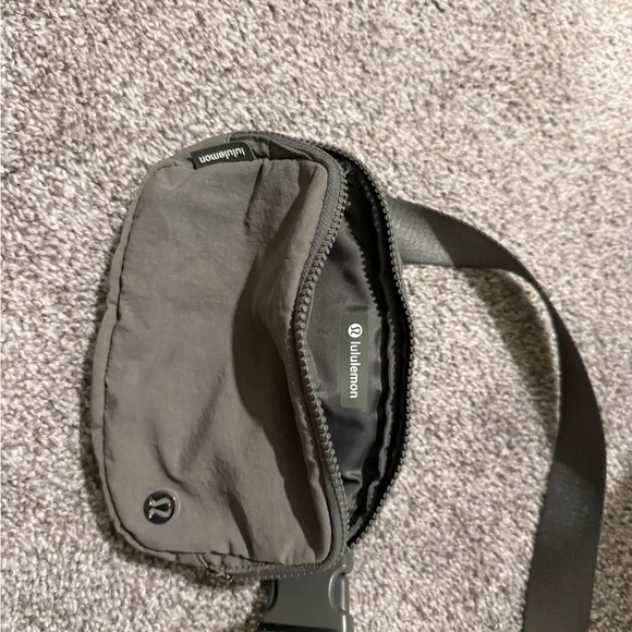 lululemon athletica belt bag - Picture 2 of 3